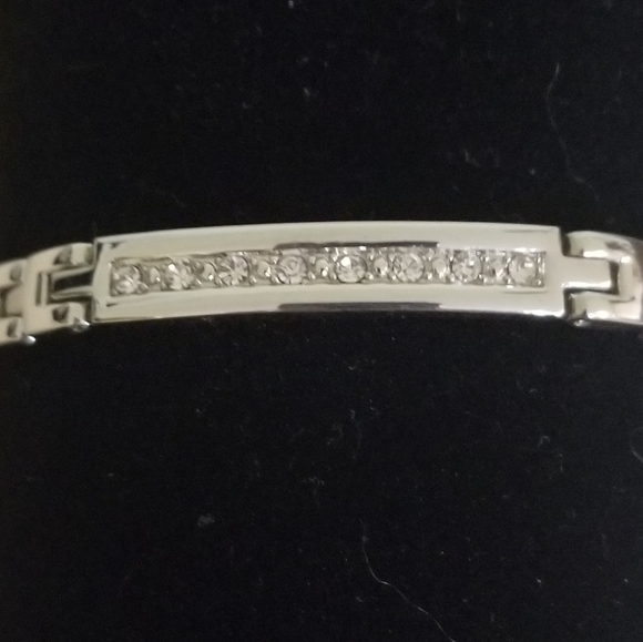 Jewelry - Unisex Silver Link Bracelet With A Decorative Bar Set In Cubic Zirconia Stones